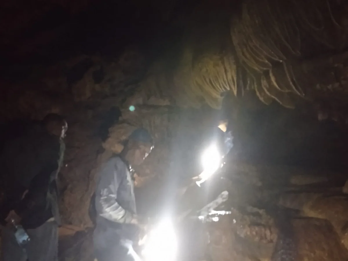 Ocehan Burung Betet Mewarnai Keindahan Gua Song Gilap Gunungkidul
